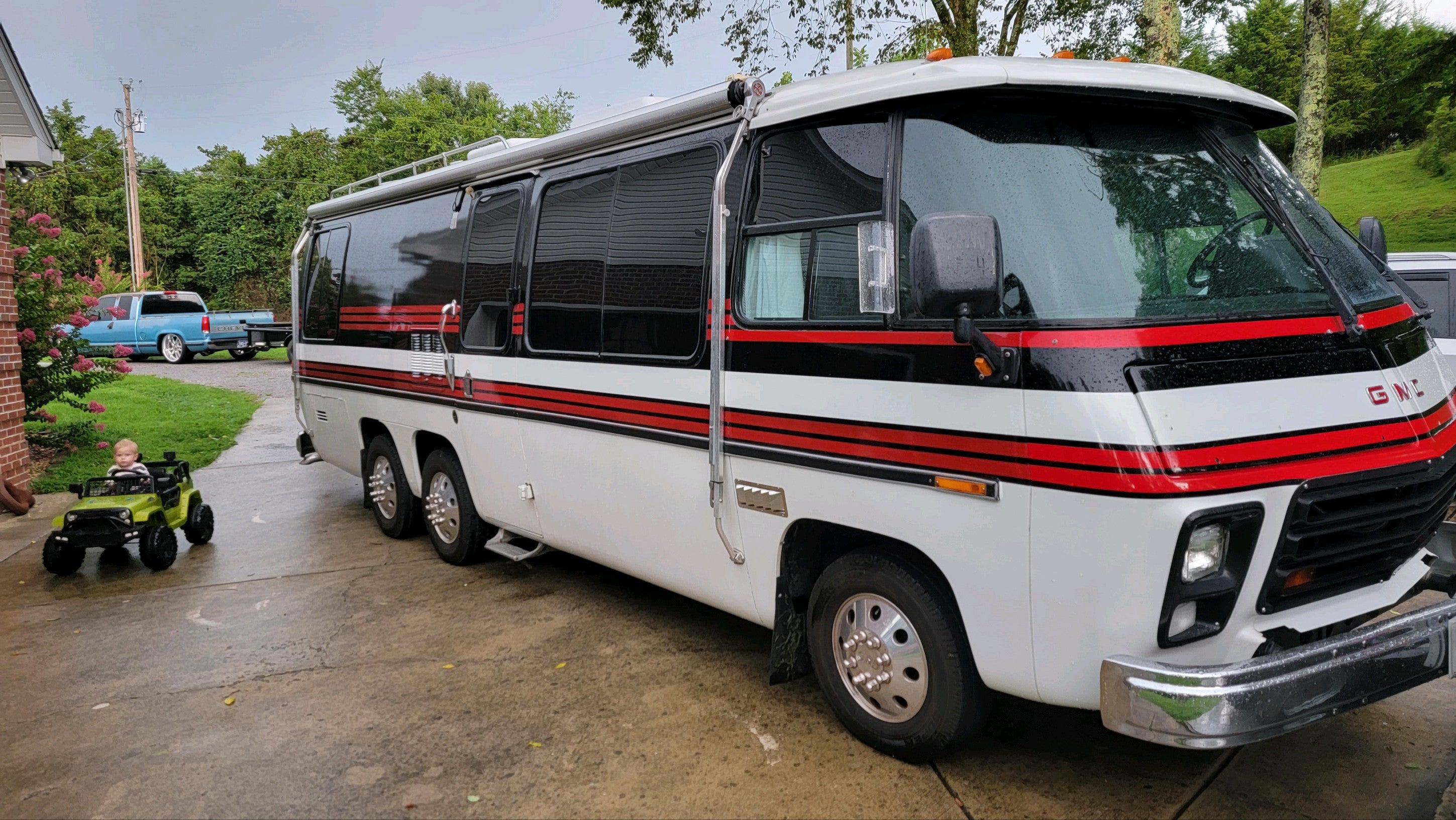 1976 GMC RV by Gregg Lohay